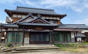 勝山貸切民泊三つ子の魂 福井県立恐竜博物館まで車で10分 発坂駅から徒歩5分